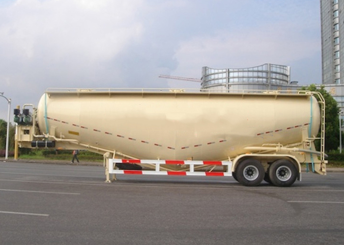 60000L Dry Bulk Pneumatic Tanker Semi Trailers with 3 Axles for Bulk Charcoal Powder , Cement Tanker Semi Trailer