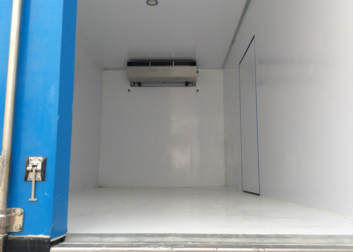 Aluminum Profiles Assembled All Closed FRP / GRP Refrigerated Truck
