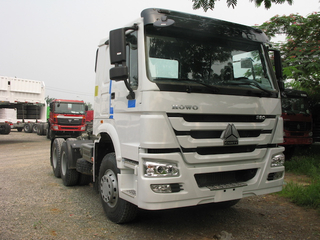 371Hp Tractor truck-SinoTruk HOWO-ZZ4257V3241W 